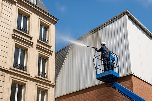 Guide complet pour l’entretien professionnel des toitures, façades et bardages des immeubles à Paris