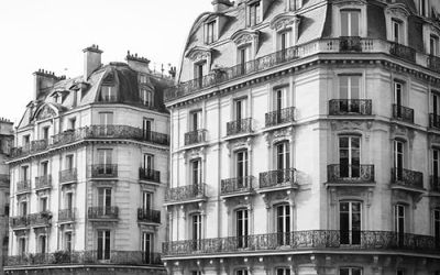 Nettoyage des immeubles haussmanniens à Paris